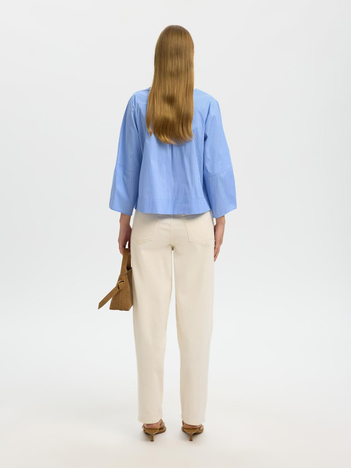 model_shot-back